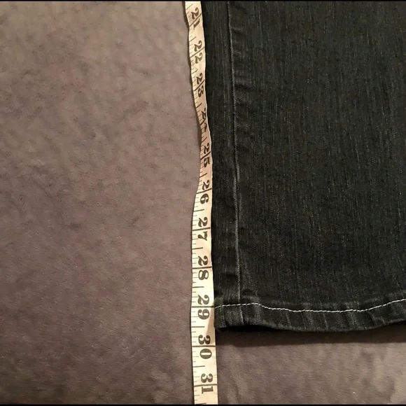 VENUS- Clear Jewel Buttons Jeans - Picture 8 of 9